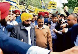 AAP leaders detained 