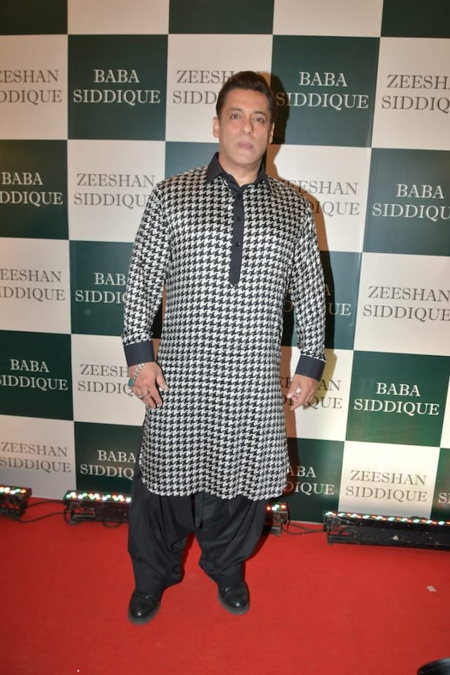 Baba Siddique's 2024 Iftar party: Salman looked dashing as ever in a printed black and white kurta (pc:yogesh shah)