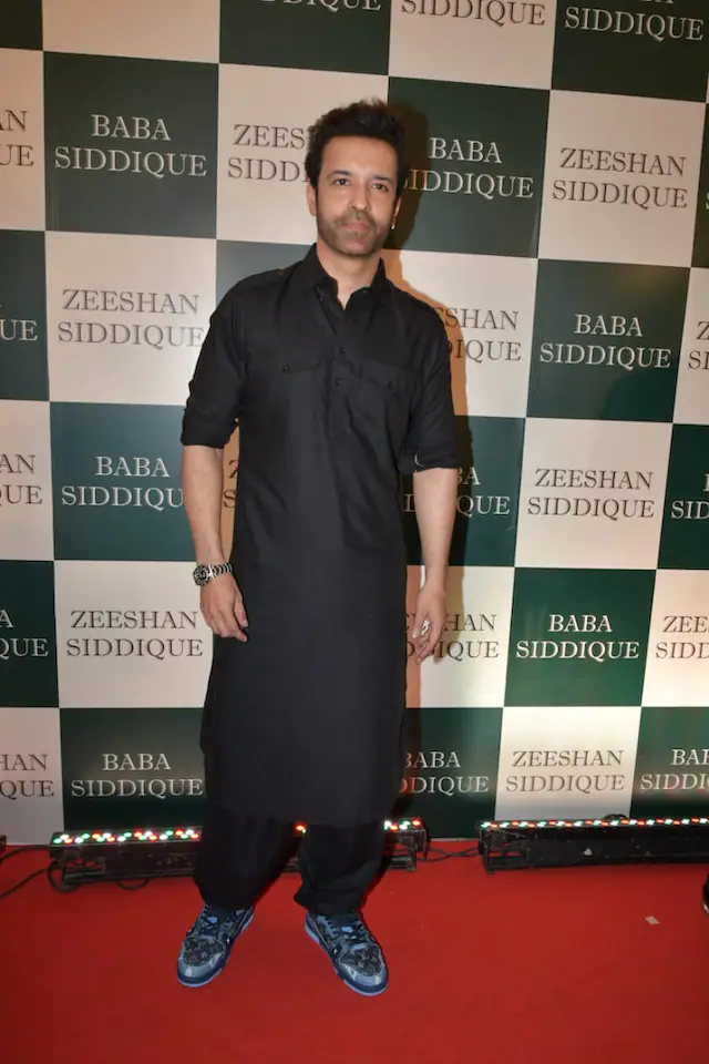 Aamir Ali Makes Dashing Appearance in All-Black Attire at Iftar Party. ( pc: yogesh shah)