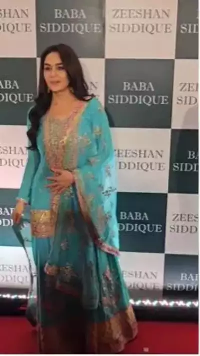 Pretty Zinta looked gorgeous in sea green outfit.(pc:yogesh shah)