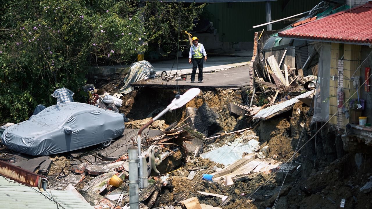 Damaged homes in New Taipei City, Taiwan after the earthquake. Pc:CNN